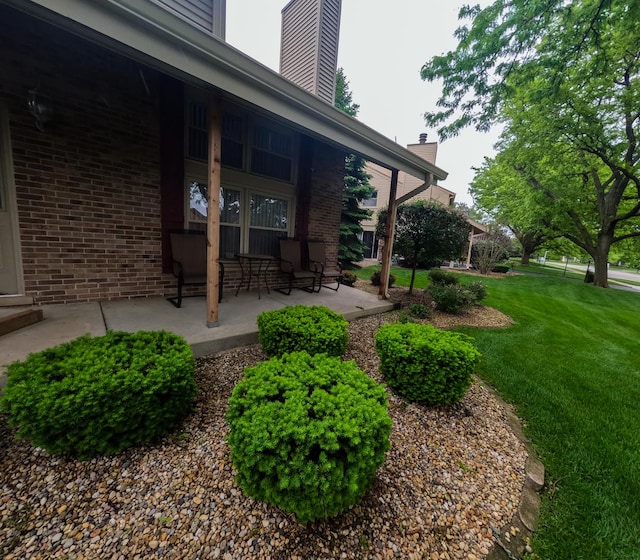 9352 Sunrise Ln Unit B1, Orland Park, IL 60462 - view of green lawn featuring covered porch
