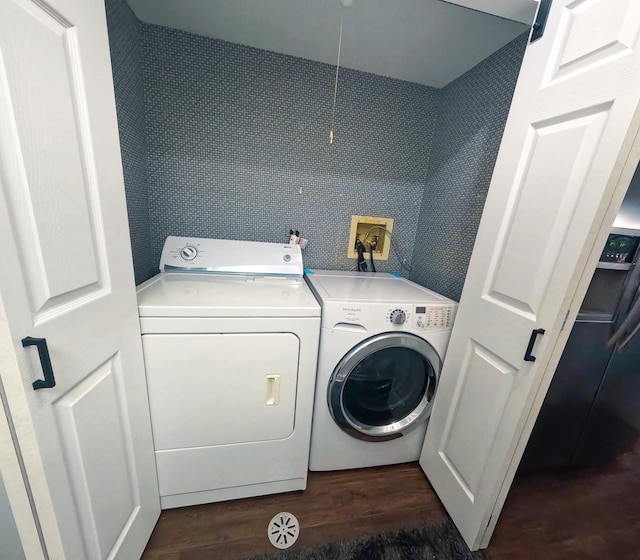 9352 Sunrise Ln Unit B1, Orland Park, IL 60462 - laundry area with independent washer and dryer and dark wood-style flooring