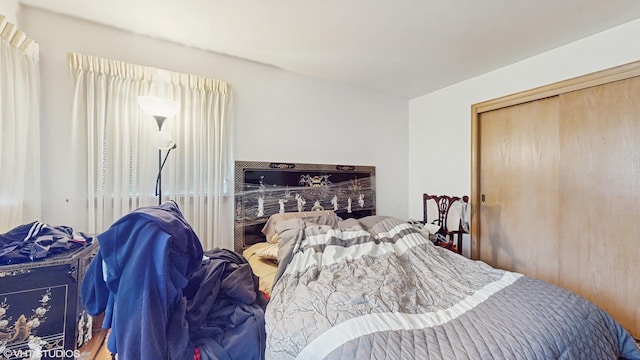 7421 N Crossway Rd, Fox Point, WI 53217 - bedroom with a closet