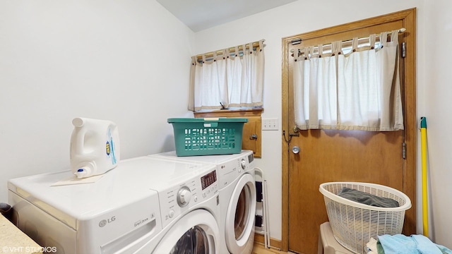 7421 N Crossway Rd, Fox Point, WI 53217 - laundry room featuring washing machine and clothes dryer