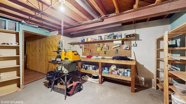 7421 N Crossway Rd, Fox Point, WI 53217 - unfinished below grade area featuring a workshop area and concrete block wall