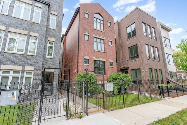 641 E 50th St Unit 3, Chicago, IL 60615 - view of property with a fenced front yard