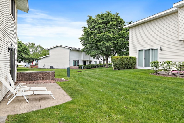 1083 Groton Ct, Schaumburg, IL 60193 - view of green lawn
