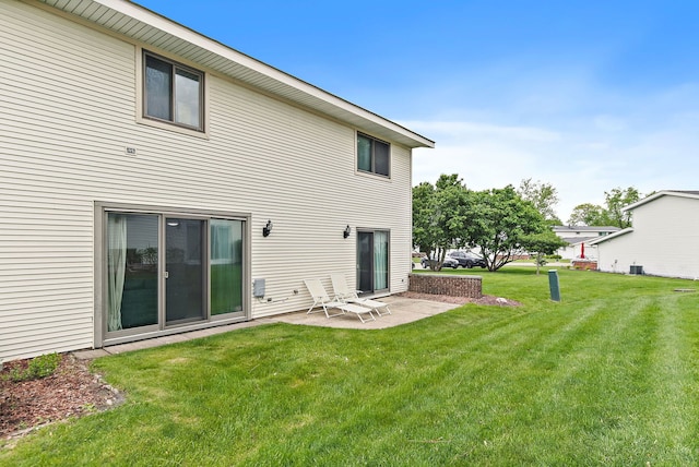 1083 Groton Ct, Schaumburg, IL 60193 - rear view of property with a yard and a patio