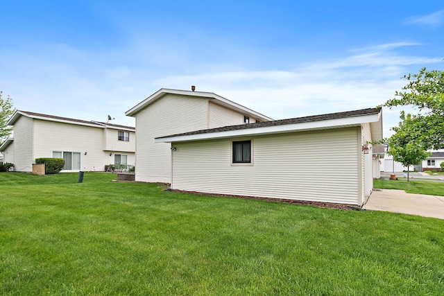 1083 Groton Ct, Schaumburg, IL 60193 - back of property featuring a yard