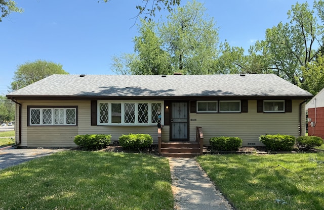 15503 Park Ln, South Holland, IL 60473 - single story home featuring a front yard and roof with shingles