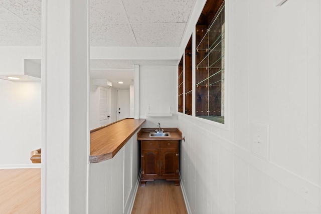 2S644 Devonshire Ln, Glen Ellyn, IL 60137 - bar area featuring a sink and wood finished floors