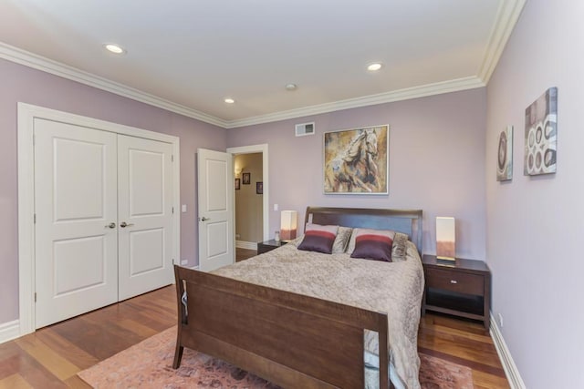 22W305 Broker Rd, Medinah, IL 60157 - bedroom with wood finished floors, ornamental molding, baseboards, recessed lighting, and a closet