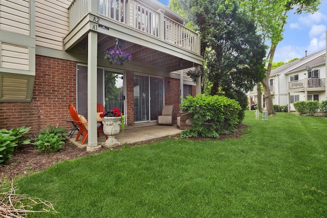 54 Brookston Dr Unit A1, Schaumburg, IL 60193 - view of grassy yard featuring a balcony and a patio area