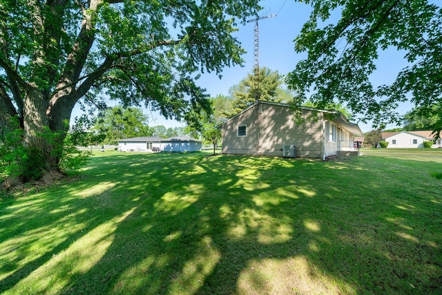 341 Cardinal Ln, Lake Holiday, IL 60552 - view of grassy yard