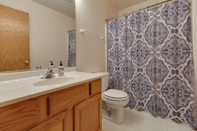 816 Adam Ln, Hampshire, IL 60140 - full bath featuring vanity, toilet, tile patterned floors, and curtained shower