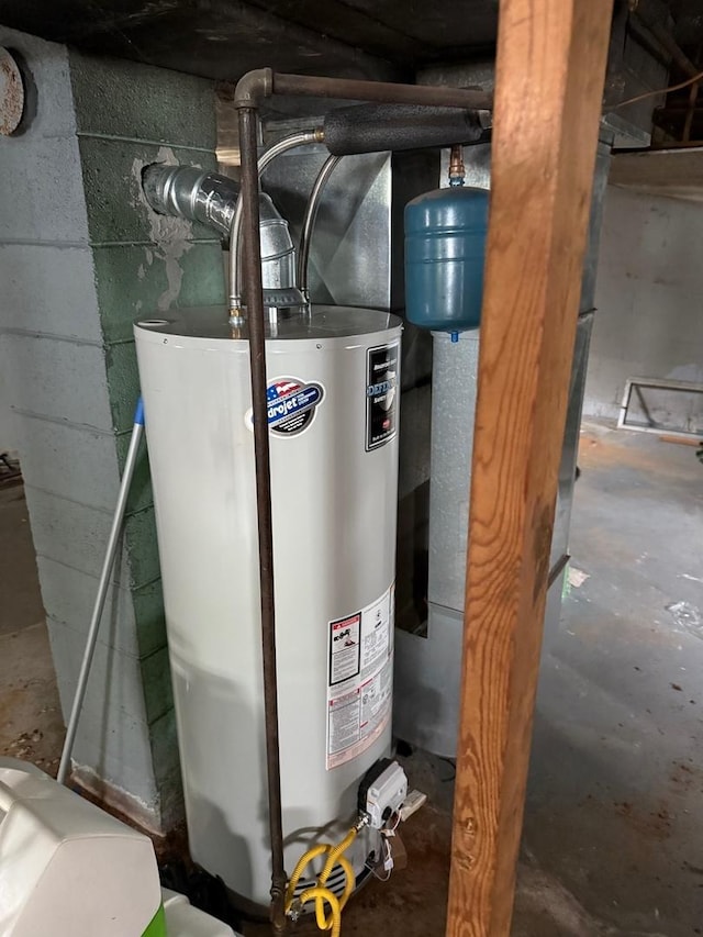 37684 N Sheridan Rd, Beach Park, IL 60087 - utility room with gas water heater