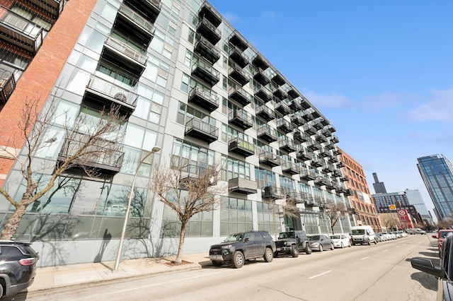 1224 W Van Buren Ave Unit 416, Chicago, IL 60607 - view of property featuring a city view