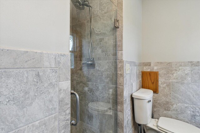 717 S Kennedy St, Shannon, IL 61078 - bathroom with tile walls, toilet, tiled shower, and wainscoting