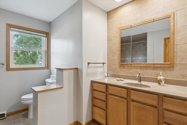 717 S Kennedy St, Shannon, IL 61078 - full bath featuring toilet, vanity, baseboards, a shower, and tile patterned floors