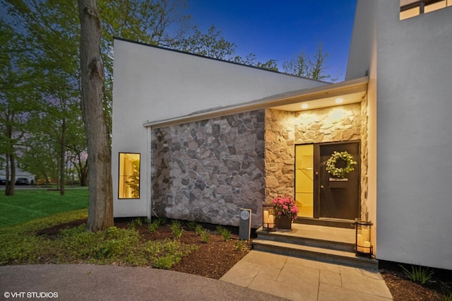 938 Old Green Bay Rd, Winnetka, IL 60093 - doorway to property featuring stone siding and stucco siding
