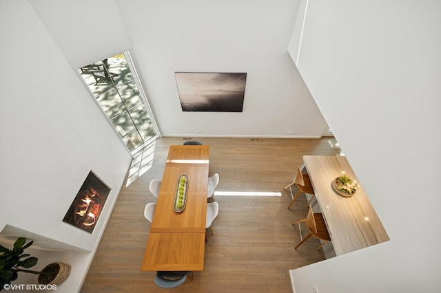 938 Old Green Bay Rd, Winnetka, IL 60093 - living area featuring wood finished floors, a high ceiling, and baseboards
