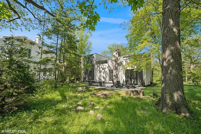 938 Old Green Bay Rd, Winnetka, IL 60093 - view of yard with a patio