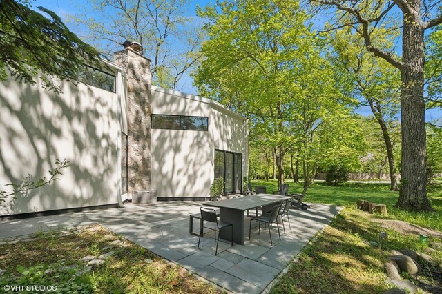 938 Old Green Bay Rd, Winnetka, IL 60093 - view of grassy yard with a patio area