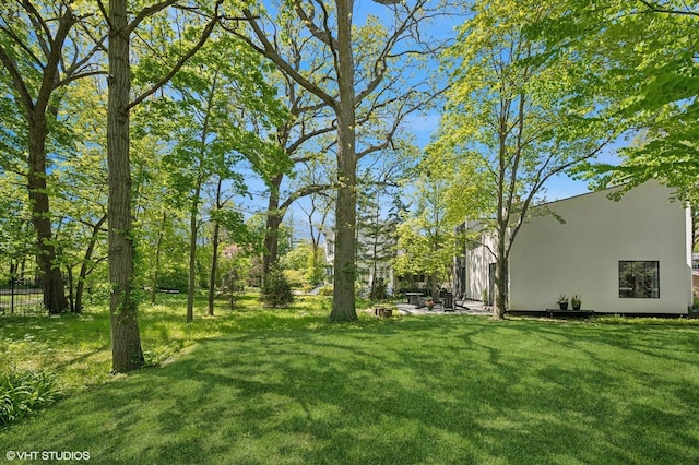 938 Old Green Bay Rd, Winnetka, IL 60093 - view of grassy yard with a patio