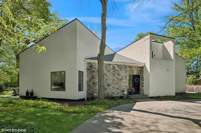 938 Old Green Bay Rd, Winnetka, IL 60093 - view of front of home with stone siding and stucco siding