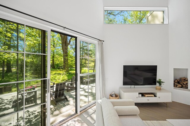 938 Old Green Bay Rd, Winnetka, IL 60093 - living area featuring plenty of natural light, wood finished floors, and a high ceiling