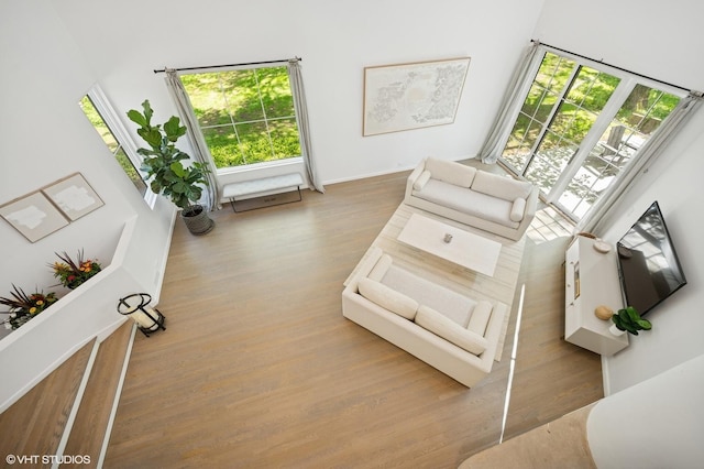 938 Old Green Bay Rd, Winnetka, IL 60093 - living room with wood finished floors and baseboards