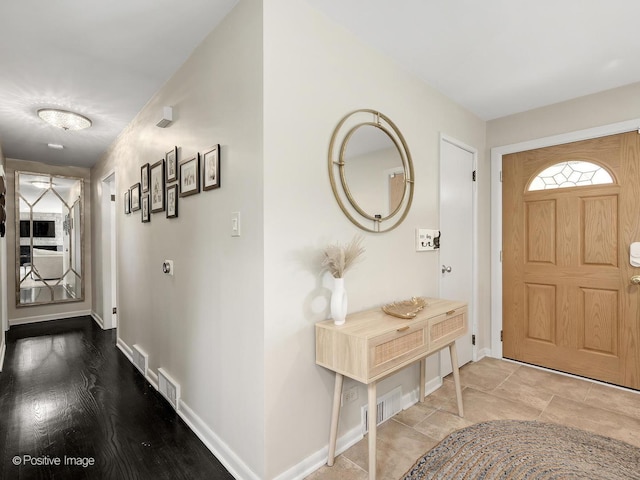 258 S Boyd Ave, Elmhurst, IL 60126 - foyer entrance with baseboards