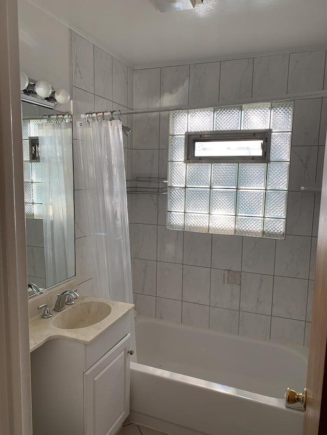 2307 Jay Ln, Rolling Meadows, IL 60008 - full bath featuring vanity and shower / tub combo
