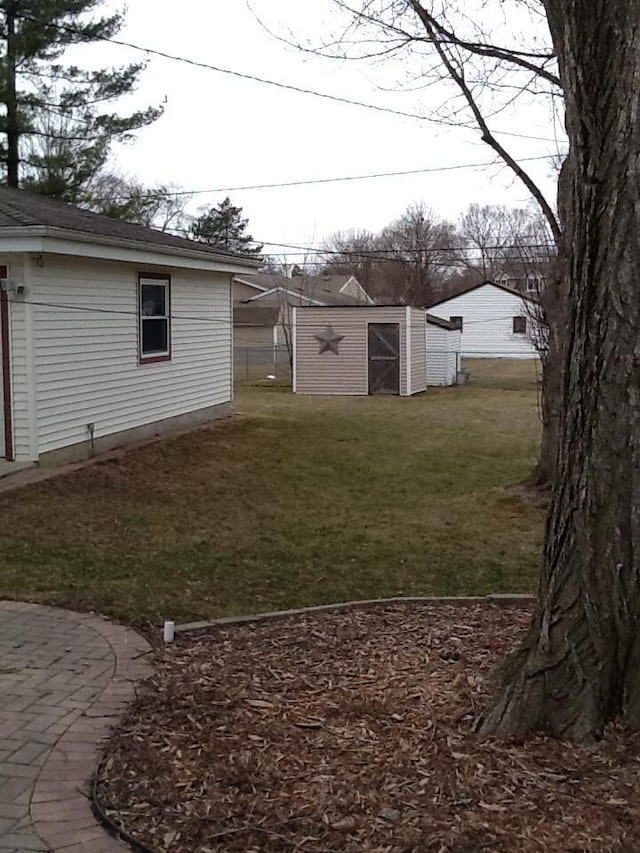 2307 Jay Ln, Rolling Meadows, IL 60008 - view of yard featuring an outdoor structure