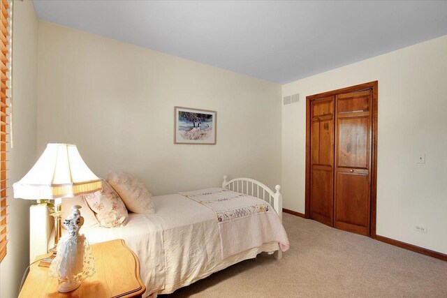 2551 Doncaster Dr, Aurora, IL 60504 - carpeted bedroom featuring baseboards and a closet