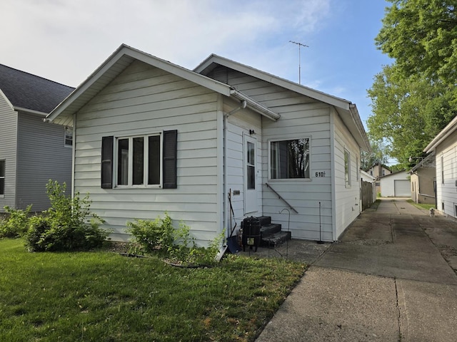 6101/2 W 7th St, Sterling, IL 61081 - view of front of property featuring entry steps, an outbuilding, a front yard, and driveway