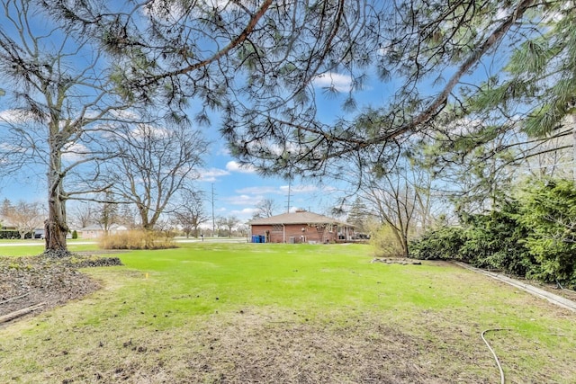 708 S Edgewood Ln, Mount Prospect, IL 60056 - view of green lawn