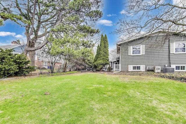 708 S Edgewood Ln, Mount Prospect, IL 60056 - view of yard featuring central AC