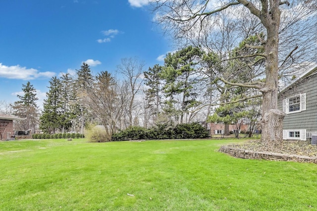 708 S Edgewood Ln, Mount Prospect, IL 60056 - view of grassy yard
