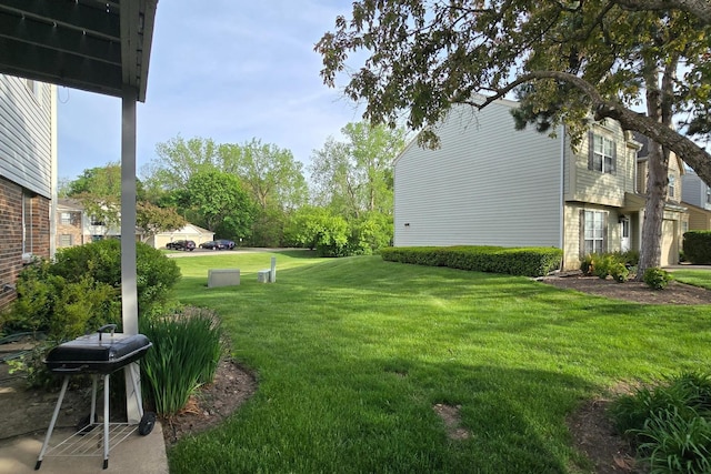1338 Stratford Dr Unit 1338, Gurnee, IL 60031 - view of grassy yard