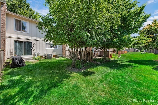 285 Colony Green Dr, Bloomingdale, IL 60108 - view of yard