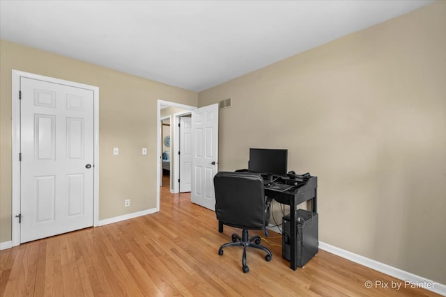 39W889 Deer Run Dr, Saint Charles, IL 60175 - office space with baseboards and light wood-style flooring