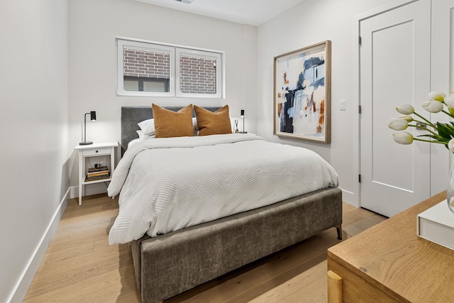 4906 N Kenmore Ave Unit 2S, Chicago, IL 60640 - bedroom with light wood-style flooring and baseboards