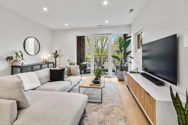 4906 N Kenmore Ave Unit 2S, Chicago, IL 60640 - living area featuring light wood-style flooring and recessed lighting