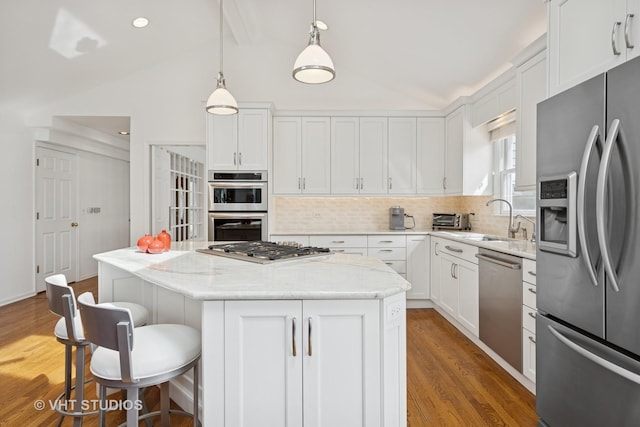 22585 N Ruth Ct, Kildeer, IL 60047 - kitchen with stainless steel appliances, a breakfast bar, backsplash, a center island, and a sink