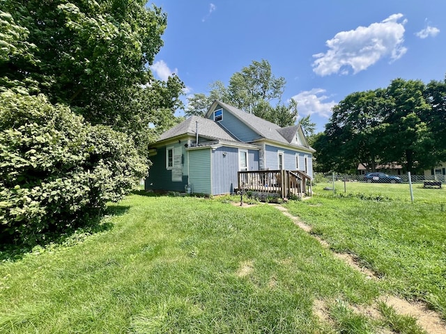 207 W 2nd St, Broadlands, IL 61816 - back of property featuring a wooden deck