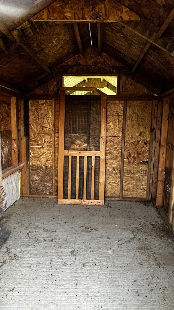15501 Bishop Rd, Morrison, IL 61270 - miscellaneous room with lofted ceiling