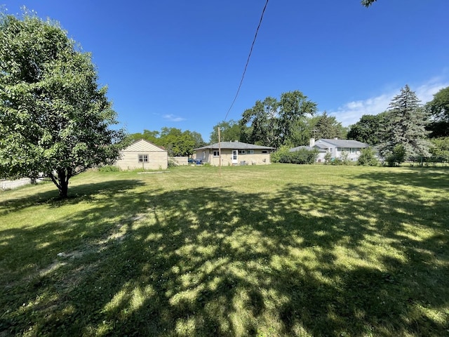 11 Shagbark Rd, Lake Bluff, IL 60044 - view of green lawn