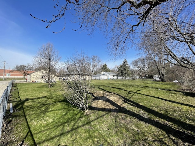 11 Shagbark Rd, Lake Bluff, IL 60044 - view of green lawn