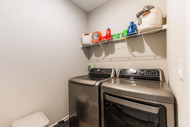 492 S Hampstead St, Cortland, IL 60112 - laundry room featuring washer and clothes dryer