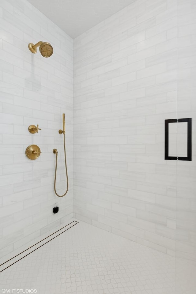 2014 N Winchester Ave, Chicago, IL 60614 - full bath featuring tiled shower