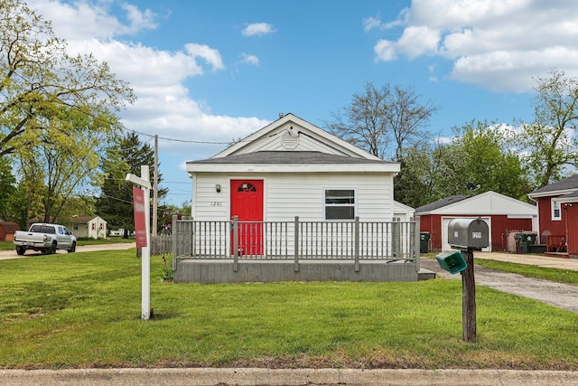 1201 Franklin Ave, Winthrop Harbor, IL 60096 - shotgun-style home featuring a front yard and roof with shingles