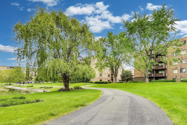 805 Leicester Rd Unit B105, Elk Grove Village, IL 60007 - view of property's community featuring a yard