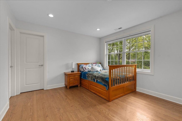 1410 Wincanton Dr, Deerfield, IL 60015 - bedroom featuring light wood-style floors, baseboards, and recessed lighting